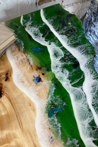 Wasserfall-Harztisch mit Meereswelle