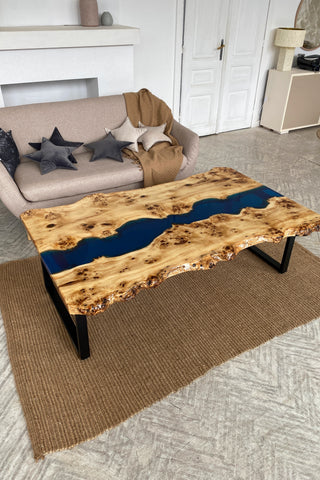 Live Edge Epoxy-Couchtisch