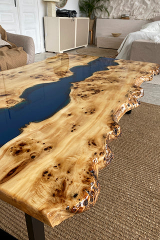 Live Edge Epoxy-Couchtisch