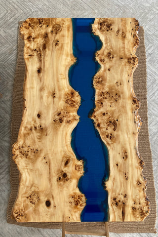 Live Edge Epoxy-Couchtisch