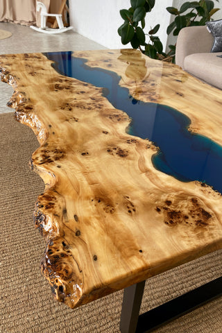 Live Edge Epoxy-Couchtisch