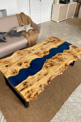 Live Edge Epoxy-Couchtisch